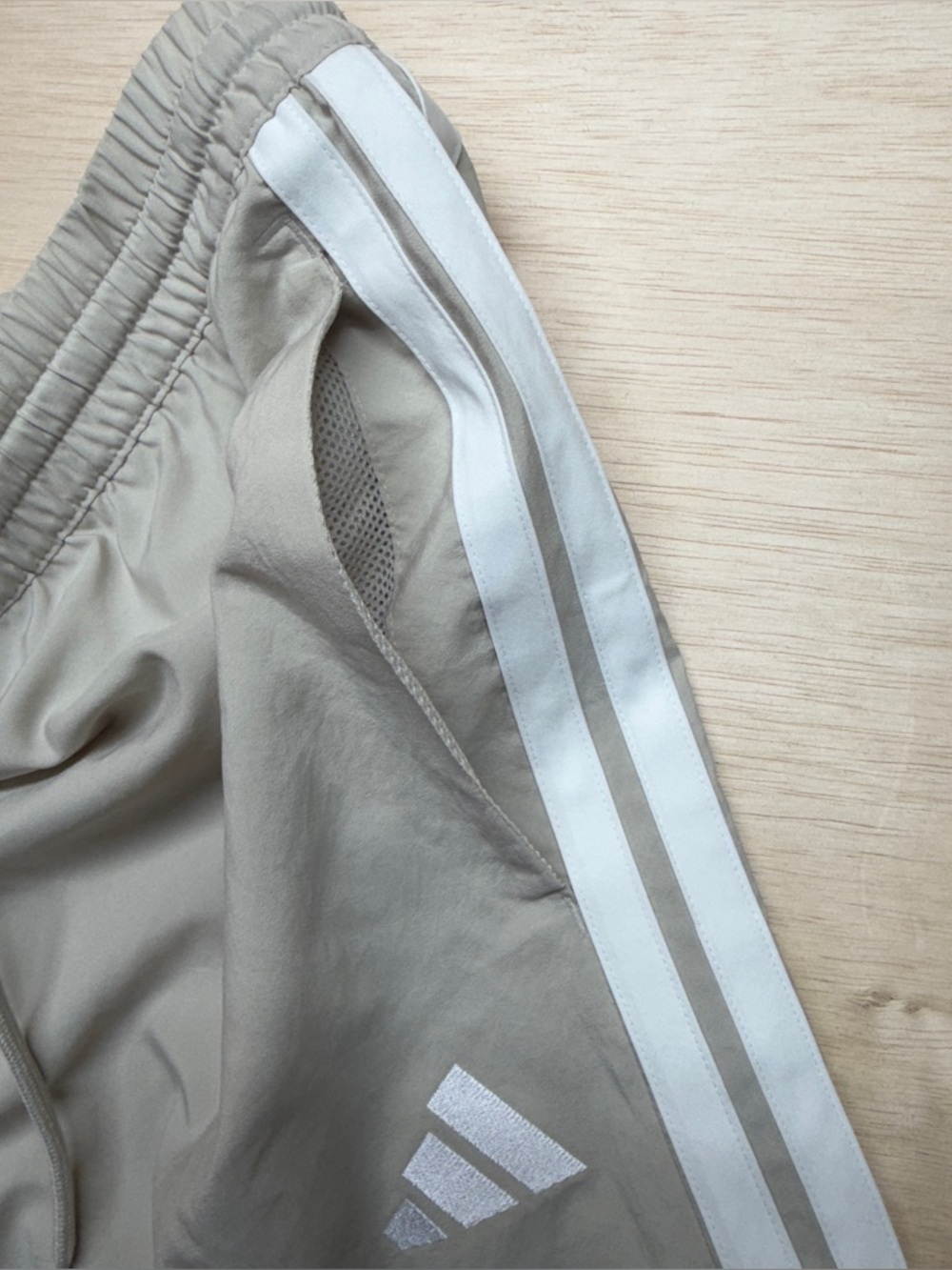 NWT Adidas Men’s Essentials 3-Stripes Chelsea Shorts - Wonder Alumina Tan- Med - Picture 5 of 7